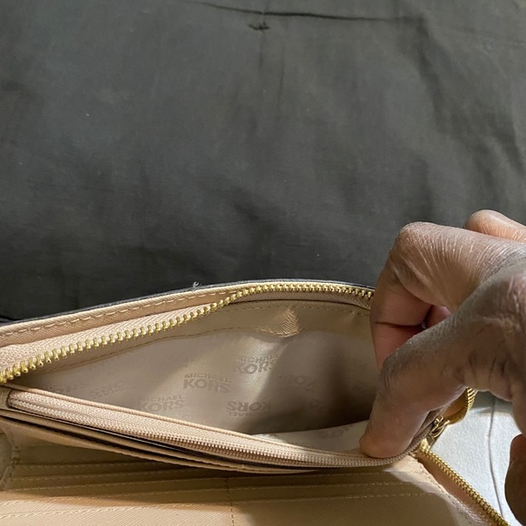 Michael Kors large Wallet - Picture 4 of 5